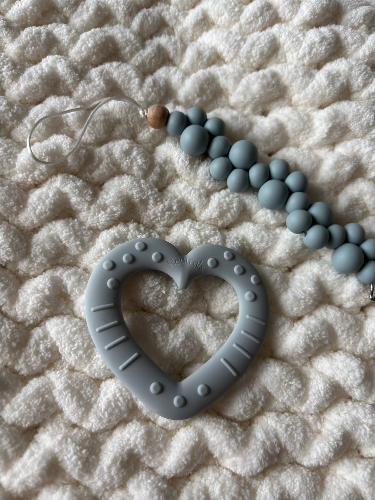 Neutral Silicone & Wooden Dummy Clip – Stylish Holder for Babies