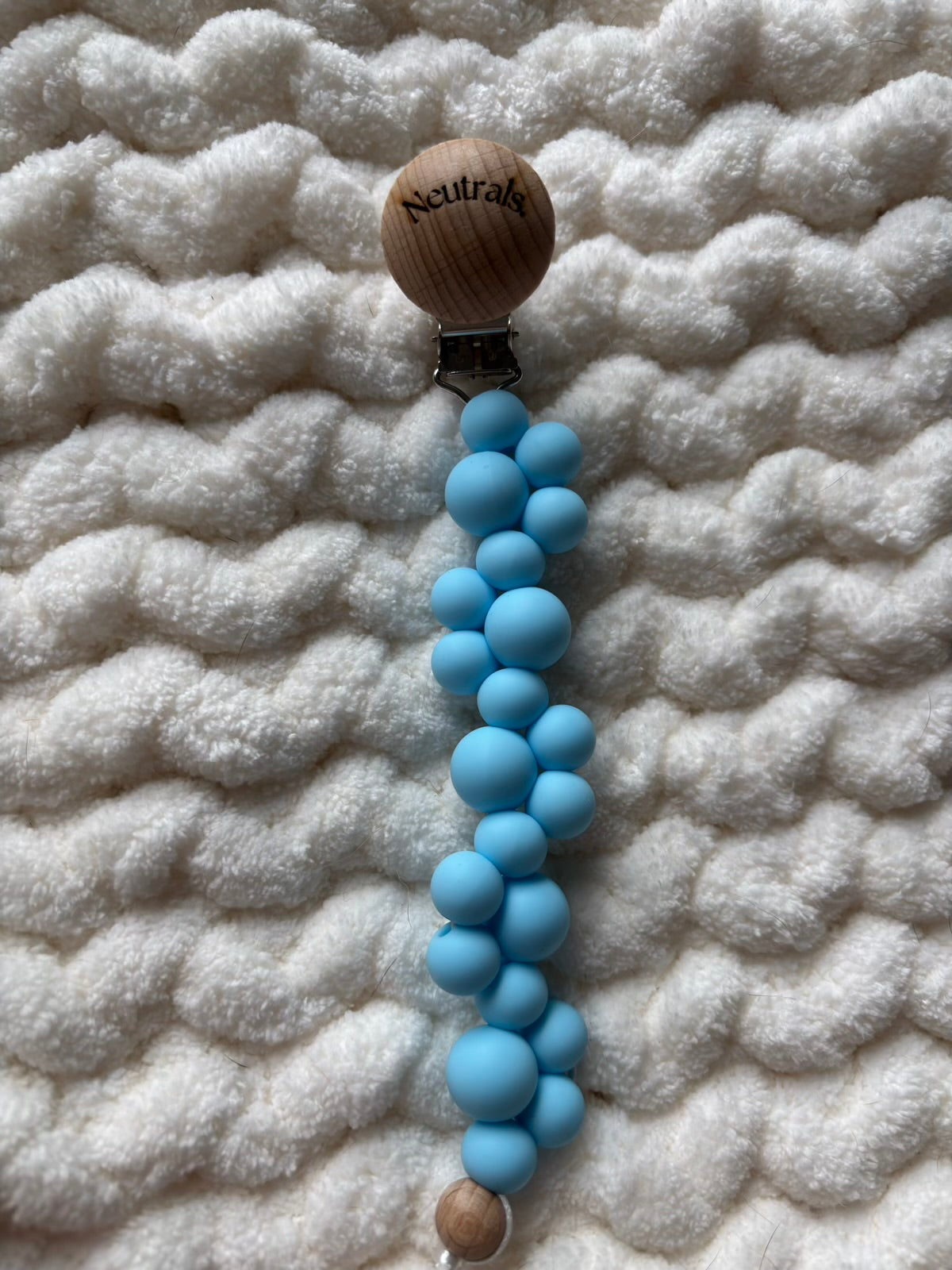 Neutral Silicone & Wooden Dummy Clip – Stylish Holder for Babies
