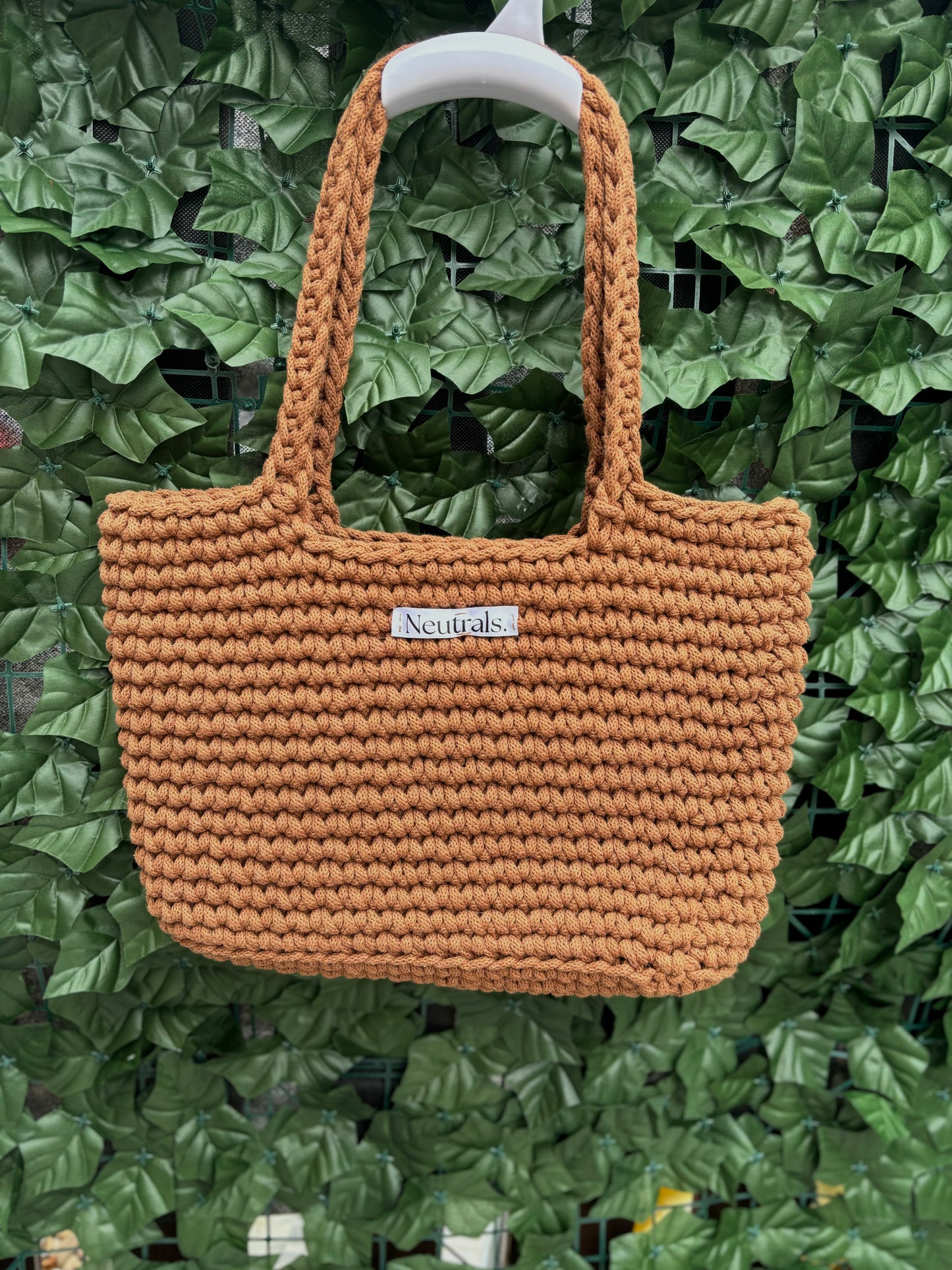 Full size of the chocolate beach bag so you can see the whole bag