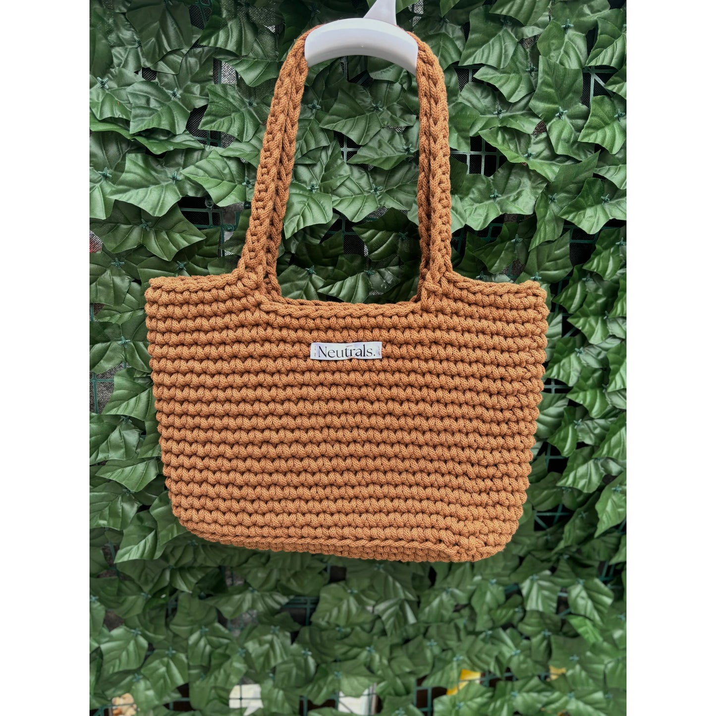 Full size of the chocolate beach bag so you can see the whole bag