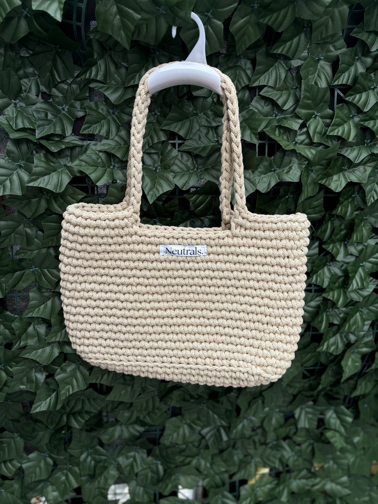 Full size of the cream beach bag so you can see the whole bag