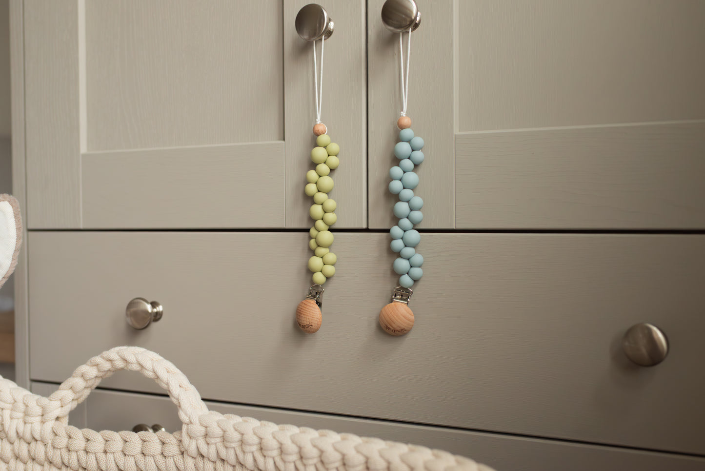 Neutral Silicone & Wooden Dummy Clip – Stylish Holder for Babies