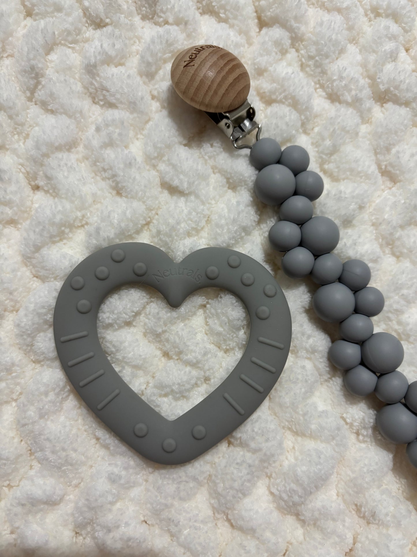 Neutral Silicone & Wooden Dummy Clip – Stylish Holder for Babies