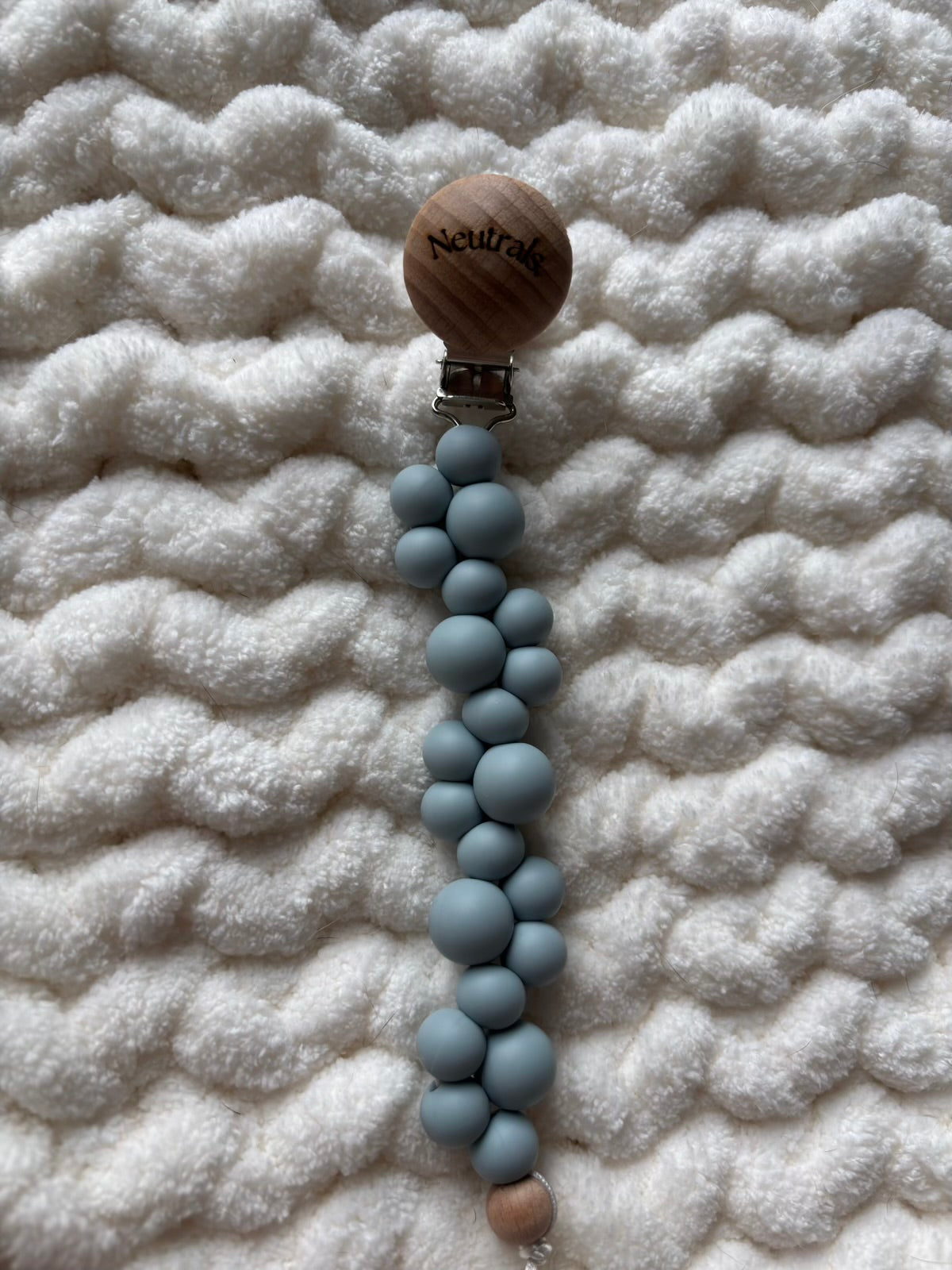 Neutral Silicone & Wooden Dummy Clip – Stylish Holder for Babies