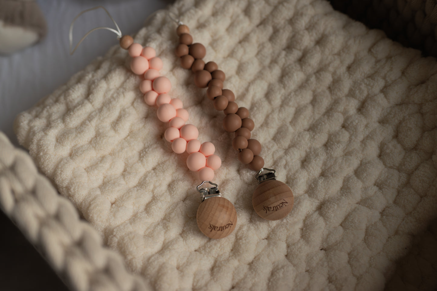 Neutral Silicone & Wooden Dummy Clip – Stylish Holder for Babies