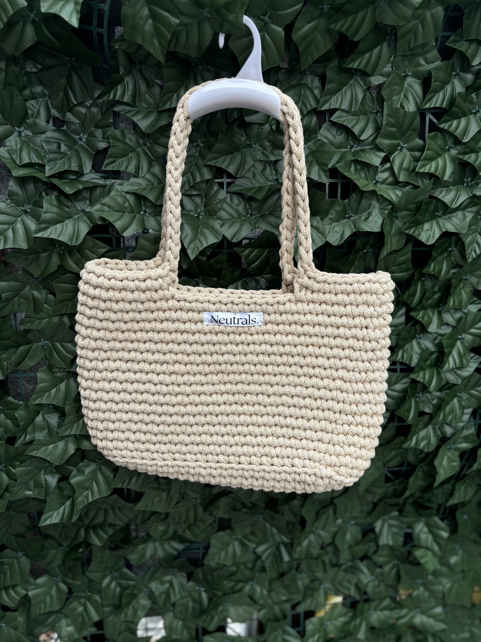 Full size of the cream beach bag so you can see the whole bag